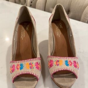 TOMS Women's Colorful Embroidered Wedges - Pink and Cream